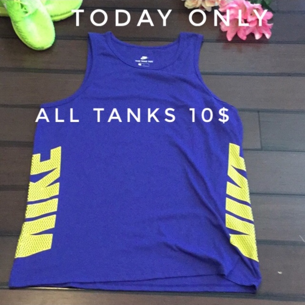 Nike tee